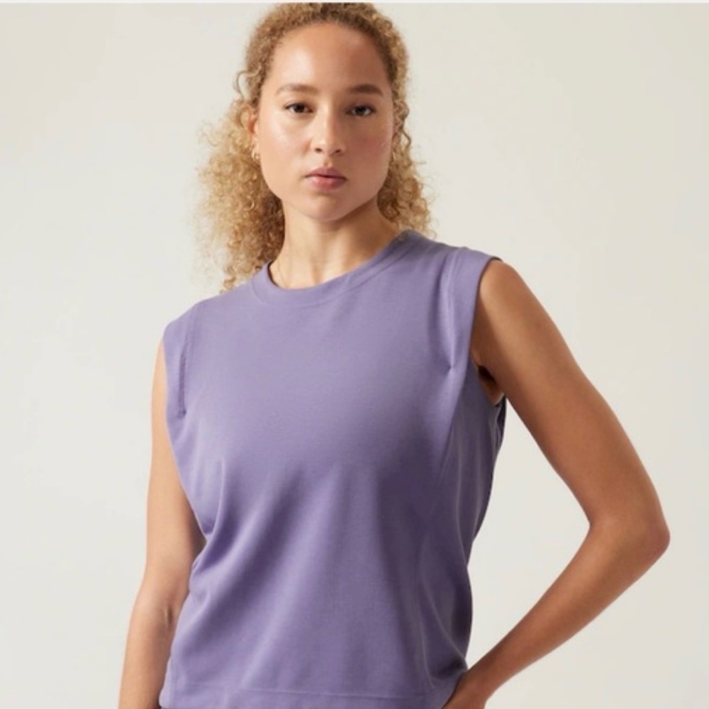 Athleta Seasoft lavender light purple crewneck tank top Women’s Size M